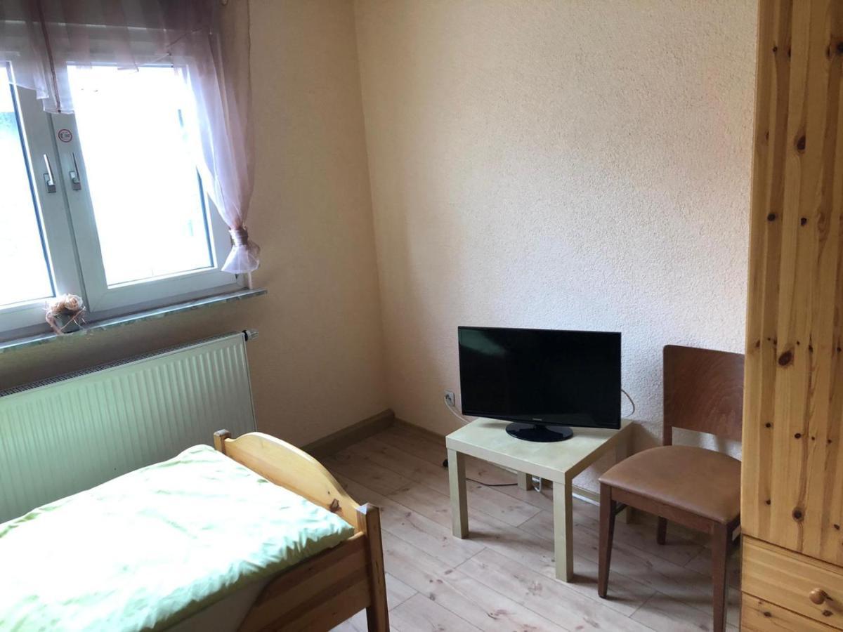 Monteurunterkunft Oberhausen-Rheinhausen Eksteriør billede